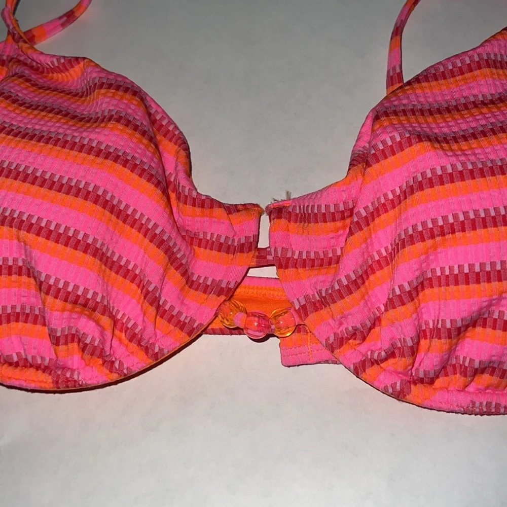 Women's Textured Underwire Bikini Top with Bead Detail - Wild Fable XL.  NWOT.